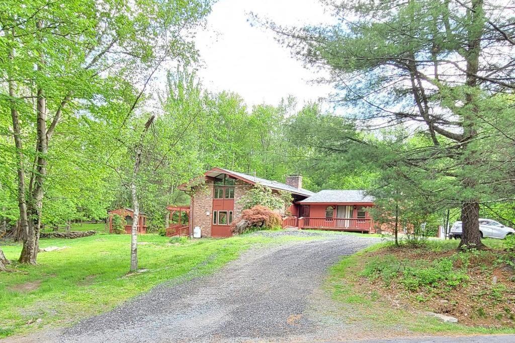 Sunset Estate In The Catskills Монтичело Екстериор снимка