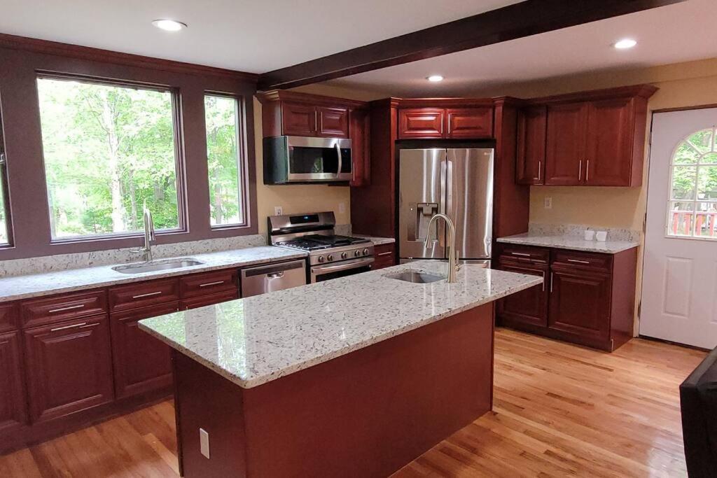 Sunset Estate In The Catskills Монтичело Екстериор снимка