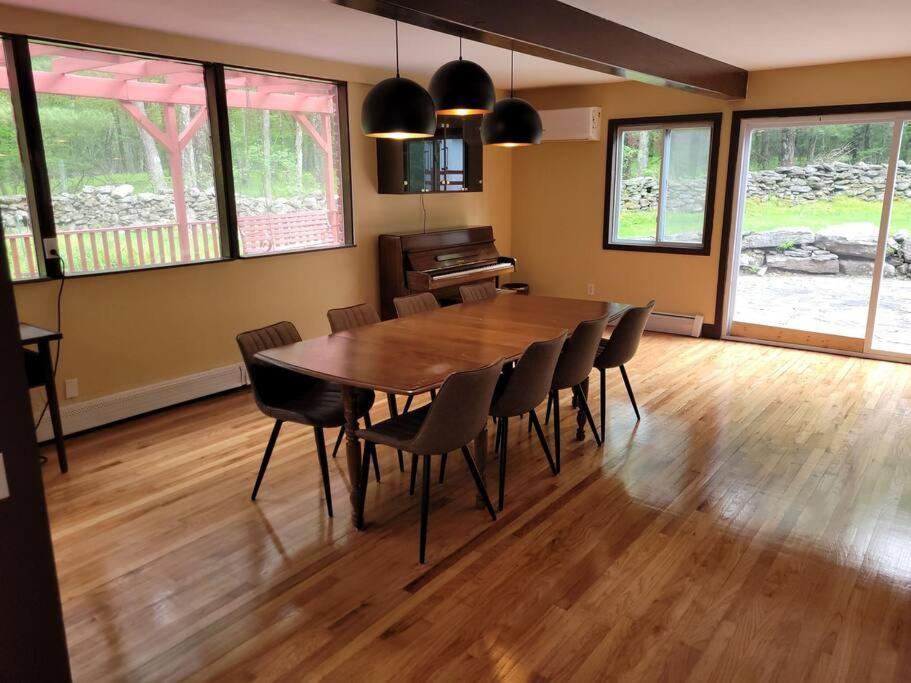 Sunset Estate In The Catskills Монтичело Екстериор снимка