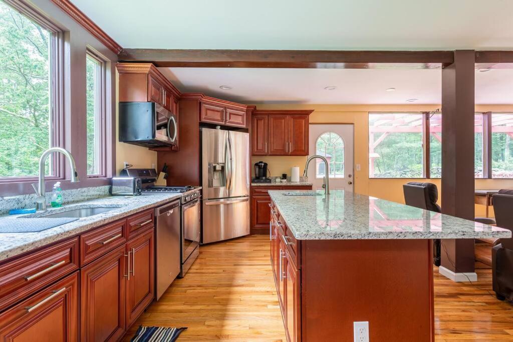 Sunset Estate In The Catskills Монтичело Екстериор снимка