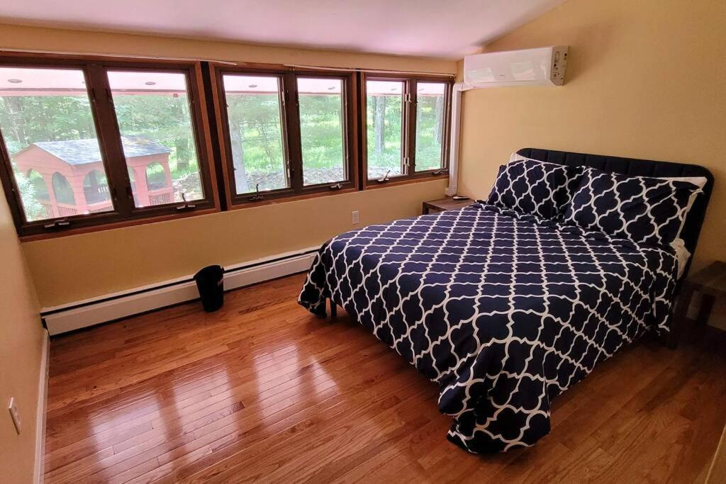 Sunset Estate In The Catskills Монтичело Екстериор снимка
